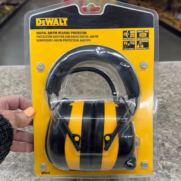 DeWalt Digital AM/FM Hearing Protector Headphones - Yellow/Black